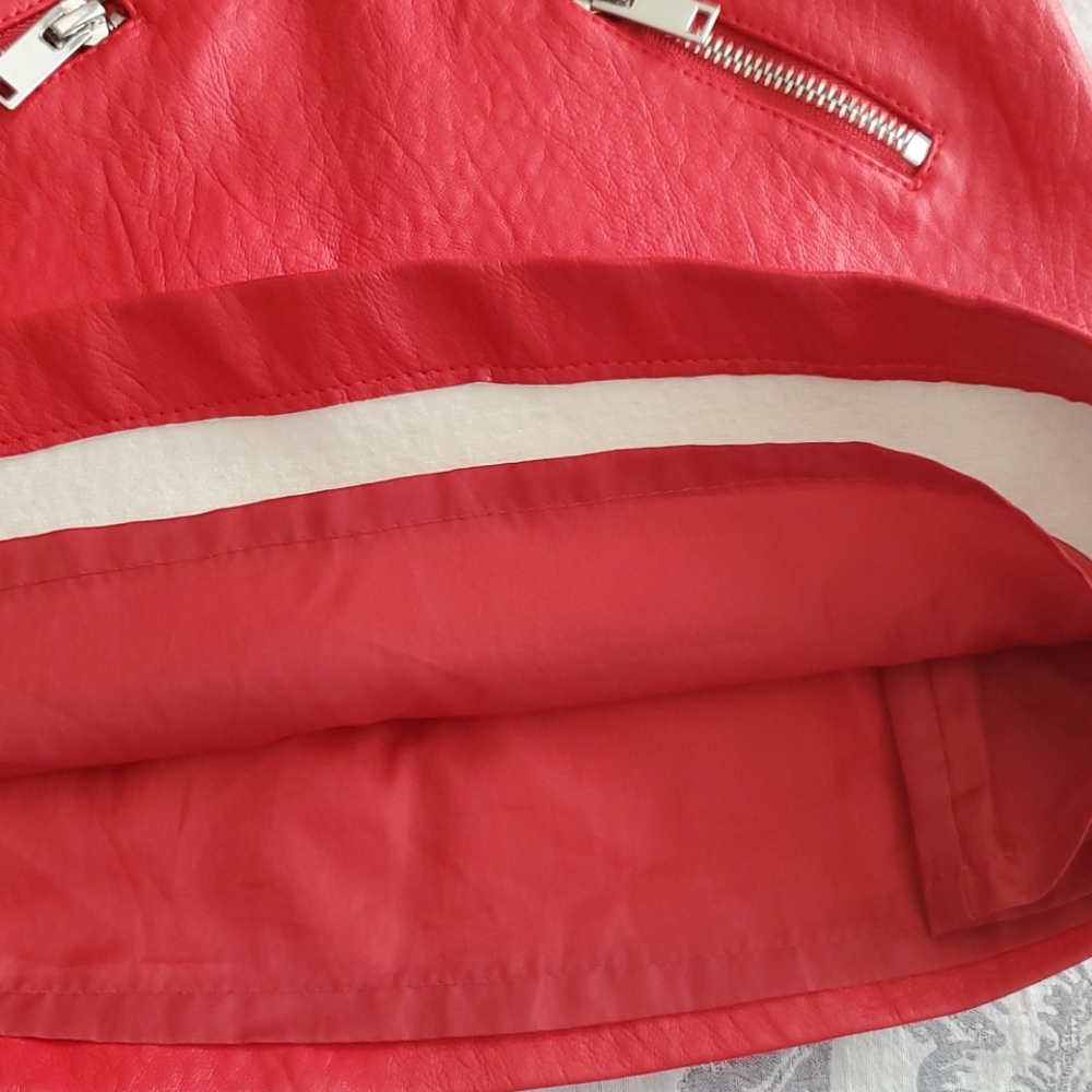 Forever 21 Girls- red faux leather skirt- size 5/6 - Picture 4 of 7